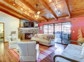 Near Golfing and Hiking Pinetop Vacation Rental!, Hotel in Indian Pine