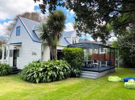 The Escape Artist - Whiritoa Holiday Home, hotel a Whiritoa