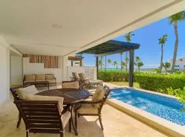 Relax Beach Condo W Private Pool And Beach!