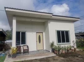 Haji Homestay - A tiny house with 2 bedrooms, cabaña o casa de campo en Bentong