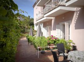 Apartments Josi - 200 m from sea, departamento en Vrboska