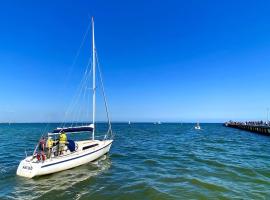 Beach Rd Kids & Pet Friendly Free Parking, hotel v destinaci Mordialloc