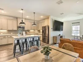 Family Townhome about 7 Mi to Lewisville Lake!
