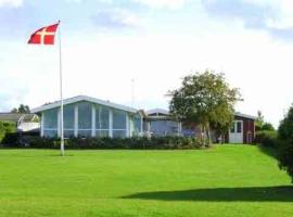 Strandhuset., hotel in Asperup