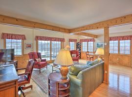 Vacation Rental Home in the Berkshires!: Williamstown şehrinde bir otoparklı otel