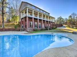 Stunning Wetumpka Farmhouse with Private Pool!, hotel in Wetumpka