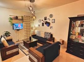 Meraki - Entire 3BHK Villa With Himalayan Views、ラニケートのゴルフ場併設ホテル