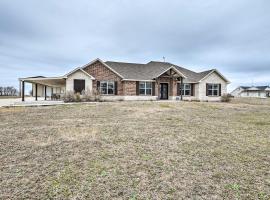 Secluded Krum Home with Patio and Gas Grill!, hotel in Krum