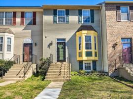 Upper Marlboro Townhome with Washer and Dryer!, hotel with parking in Largo