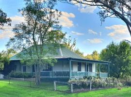 Old Schoolmaster's Cottage on the Barrington River, вила в Барингтън