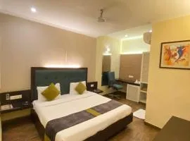 Status Business Hotel - Naveen Market