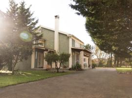 The Green House Villa (with private pool) Corfu, casă de vacanță din Sidari