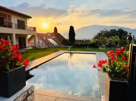 Weingut Gasshof- Panorama Pool in den Weinbergen, khách sạn ở Appiano sulla Strada del Vino