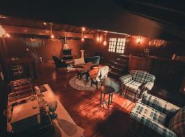 Cabana Retrô com lareira e Ofurô em Monte Verde, Hotel in Monte Verde