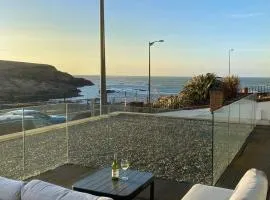 The North Cove, 20m to the Sea, Modern Studio Apartment