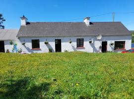 Granny's cottage, a lovely lakeside cottage, cheap hotel in Donegal