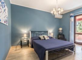 Villa con grande giardino ad 800 mt dal mare, hotel v destinaci Capitana