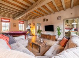 Magnificent square farm in the beautiful blossom region, casa o chalet en Sint-Truiden