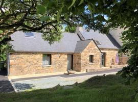 Finistère house 15 minutes from the bay of Morlaix, מלון זול 