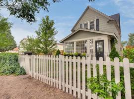 The Historic Blue Bird Cottage – domek wiejski w mieście Colorado Springs