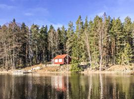 Gorgeous Home In Frvi With House Sea View, cottage a Frövi