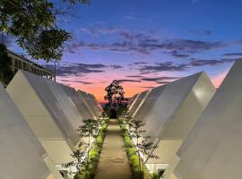 Rumah Atsiri Glamping、Karanganyarのホテル