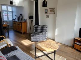 Entre les places, avec Parking Gratuit, apartament a Arras