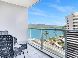 602 Harbour Lights with Ocean Views, hotell i Cairns