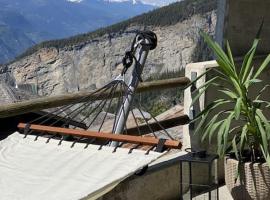 Mountain Getaway - Ferienwohnung mit Sauna, hotel en Albinen