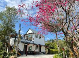 Fei Ying Homestay, hotel con piscina a Tongxiao