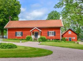 Nice Home In Skvde With Kitchen, hotell i Skövde