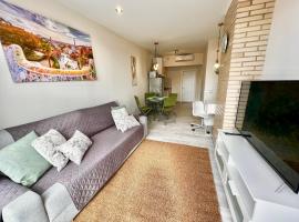 Amazing Badalona Apartment With Terrace, hotel en Badalona