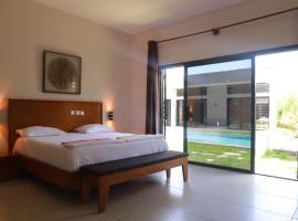 Villa Tiana - 3Bedroom Villa with private pool., location de vacances à Kribi