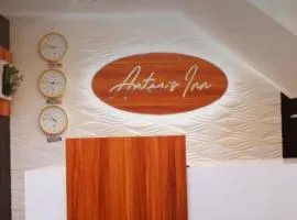 Anton's Inn