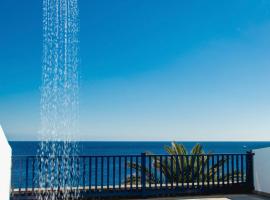 FRONTLINE VILLA 26, Modern Coastal Design with Amazing Views: Puerto Calero'da bir villa