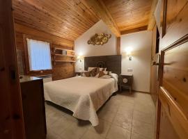 Cabaña de madera Vall D Incles Parking y Wifi Gratis, hotel in Incles