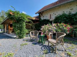 Spacious luxury farmhouse, ξενοδοχείο σε Chalmoux