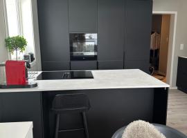 Lofoten Kabelvåg-small apartment، فندق مع موقف سيارات في كابلفونغ