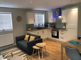 Modern 2-Bed House and Parking Tibshelf Derbyshire