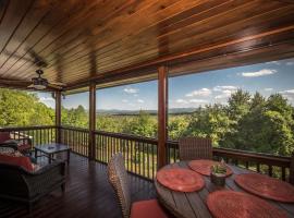 Lookout Point Cabin-Long Range Mt View-PAVED ROADS-Hot tub-Fire Pit-Dog friendly, hotel with parking in Blue Ridge