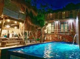 Capiz Beach Villa w/ pool (entire cottage for 12)