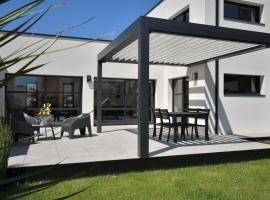 Chambre chez l'habitant Aux portes du Mans Evénements circuits du Mans, Hotel in Rouillon