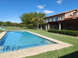 Hartland Country House Oudtshoorn, hotel en Oudtshoorn