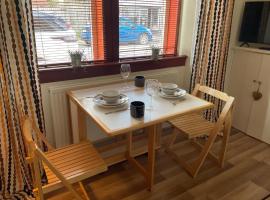 Hillview, Ground floor apartment, Largs, hotel in Largs