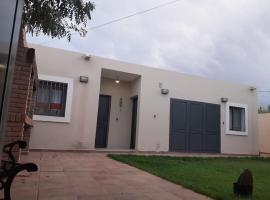 Hospedaje Aires Sanjuaninos, מקום אירוח B&B בSanta Lucía