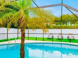 Sunny Days—Heated Salt Water Pool, BBQ, Close to Beach, Remodeled