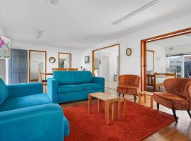 Orewa Kiwi Cabins, hotel in Orewa