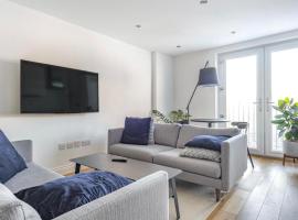 No.1 Universal House - Double Bedroom Apartment, hotel para famílias em Bromley