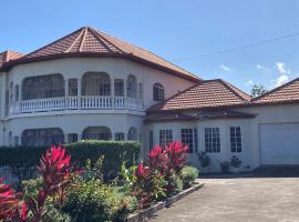 PearlieRon Place, Hotel in Runaway Bay