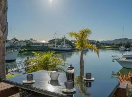 Hosts on the Coast Boost Morale on the Canal